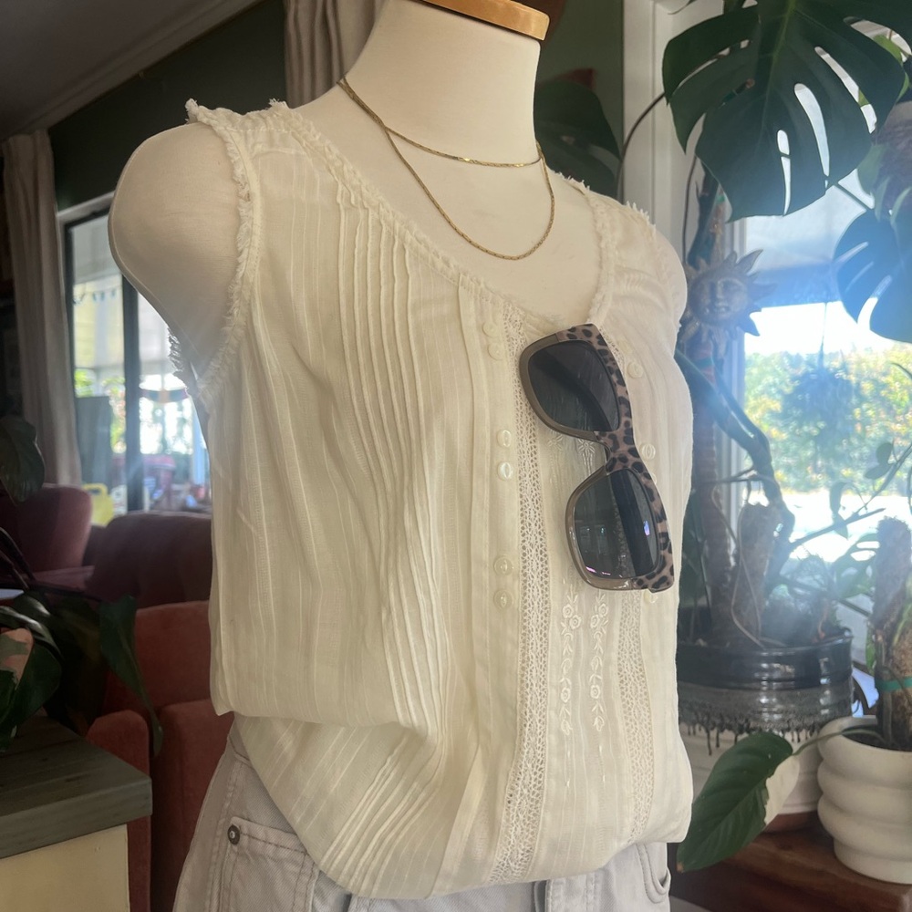 Eddie Bauer Cream Tank Size Small NWT
Retail$70 Minimalist